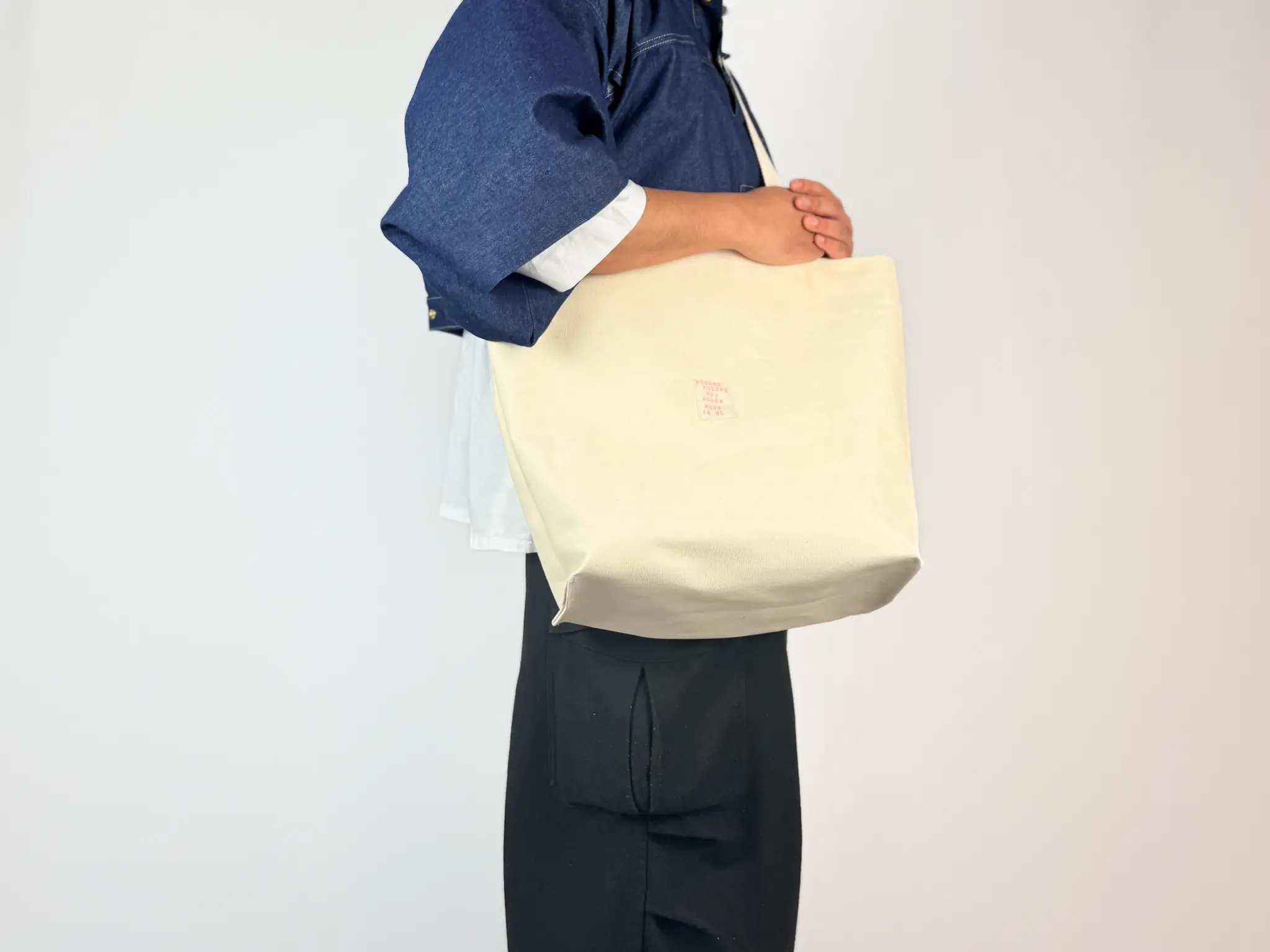 Future Future Mid Bag Crossbody – 21L Canvas Tote (110 cm strap) - Image 4